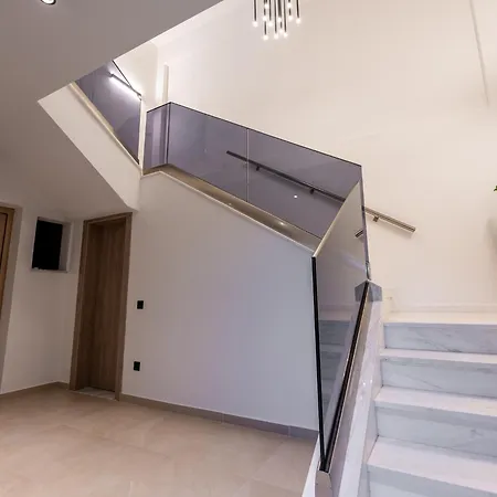 Antony's Luxury Apartment *